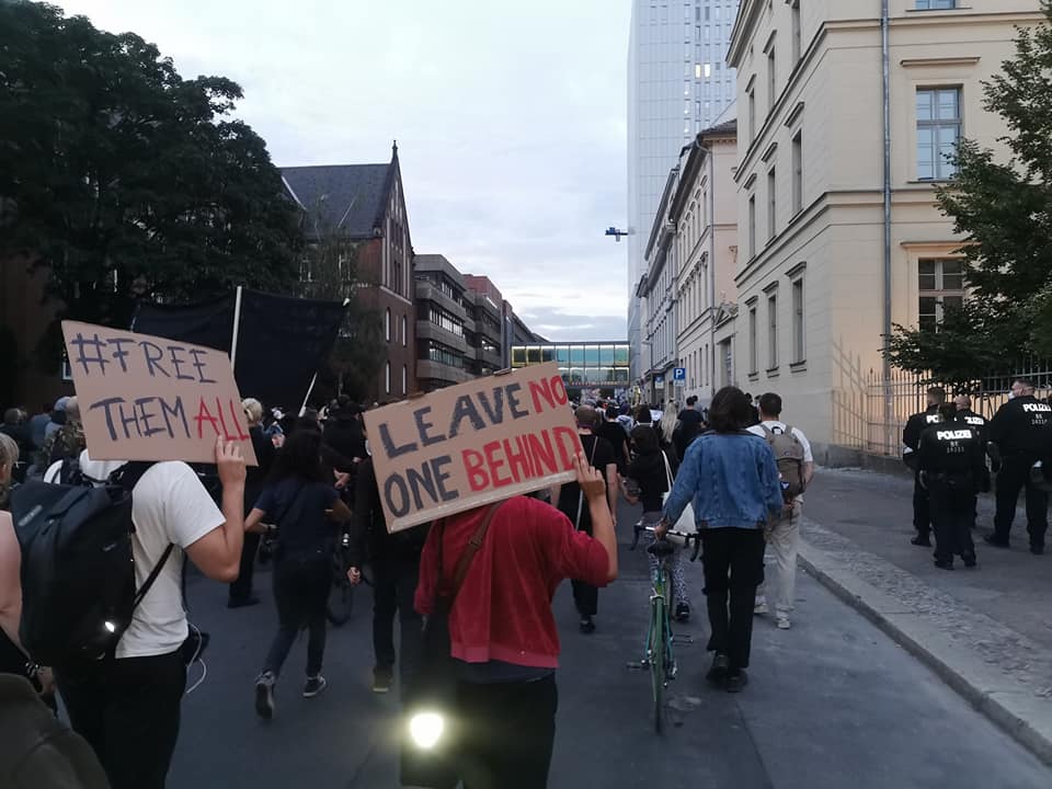 Διαδηλώσεις αλληλεγγύης στους πρόσφυγες σε δεκάδες γερμανικές πόλεις