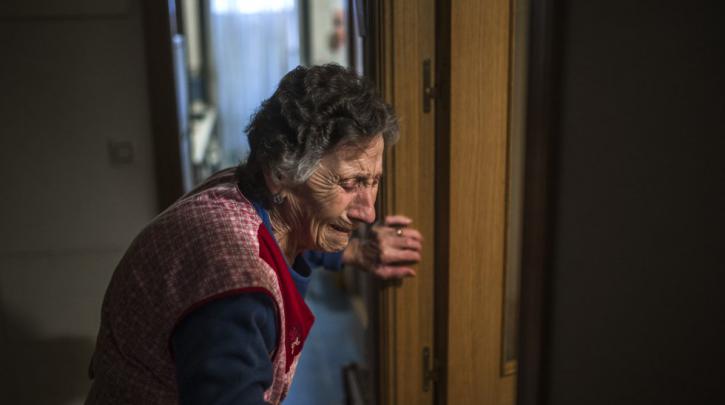 Ισπανία: Έκαναν έξωση σε 85χρονη- συγκλονιστικές εικόνες