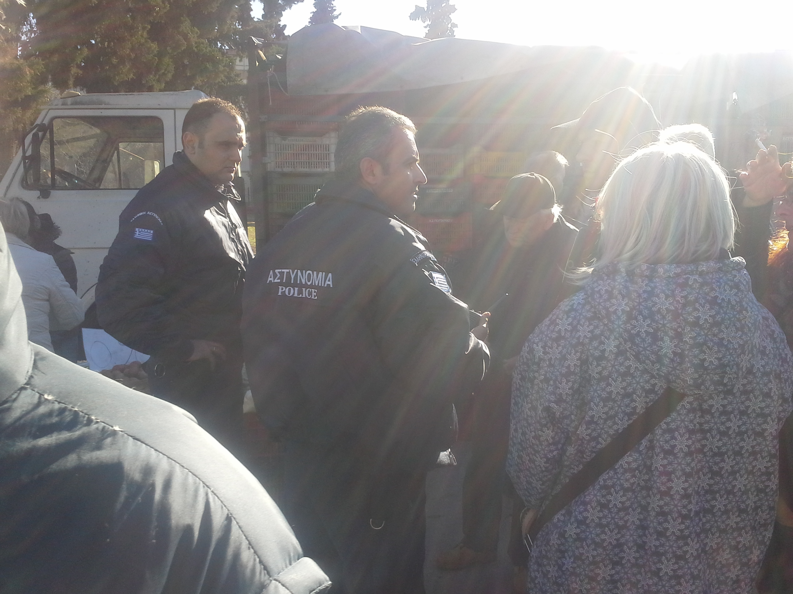 Πληθαίνουν οι αστυνομικές παρεμβάσεις σε αγορές χωρίς μεσάζοντες στη Θεσσαλονίκη