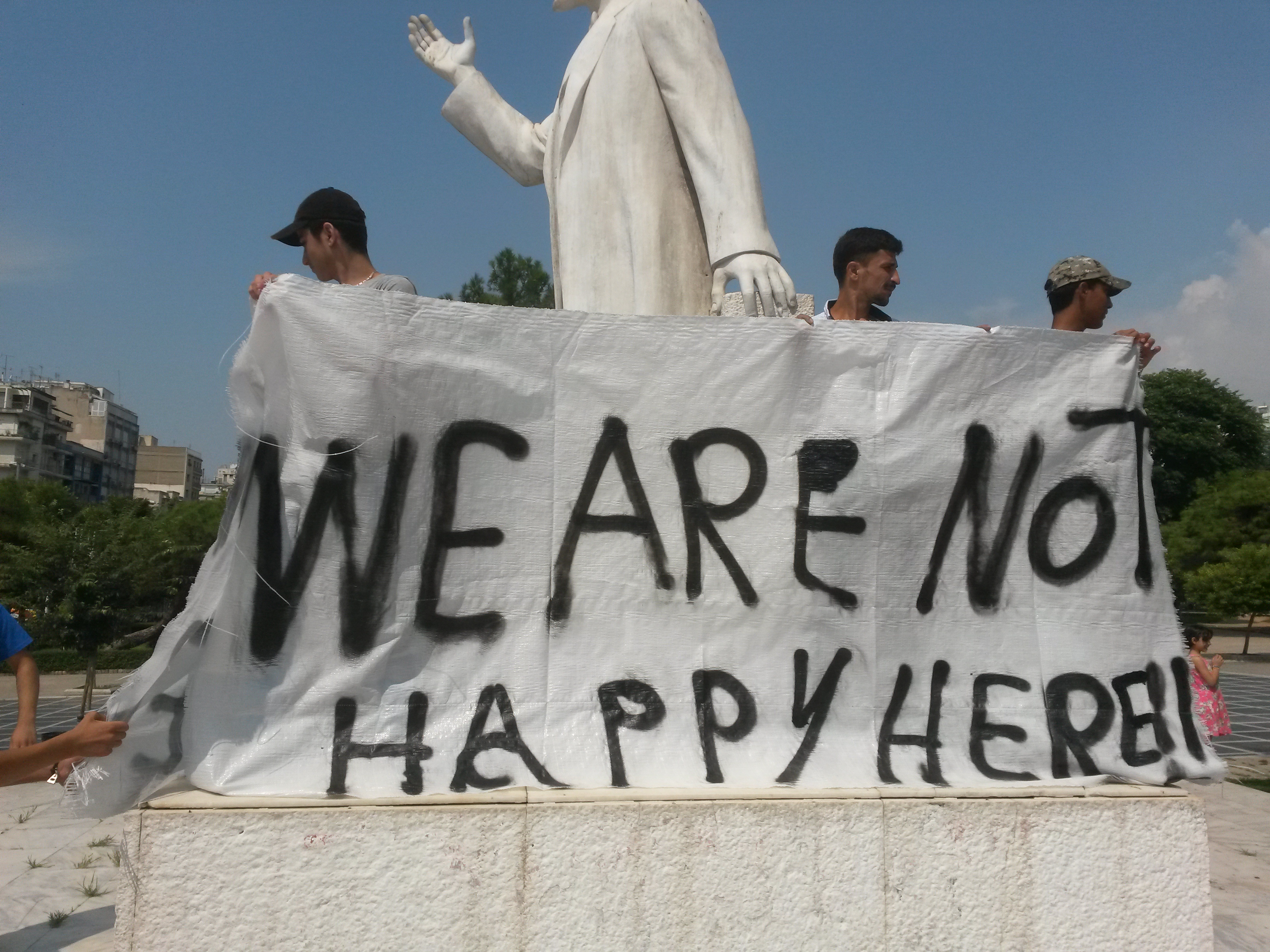 Πρόσφυγες απ`όλα τα camp της Θεσσαλονίκης διαμαρτύρονται για τις συνθήκες διαβίωσης τους