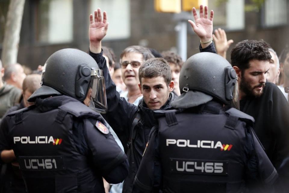 Στρατιωτικές δυνάμεις στέλνει ο Ραχόι στην Καταλονία για ενίσχυση της Εθνοφρουράς