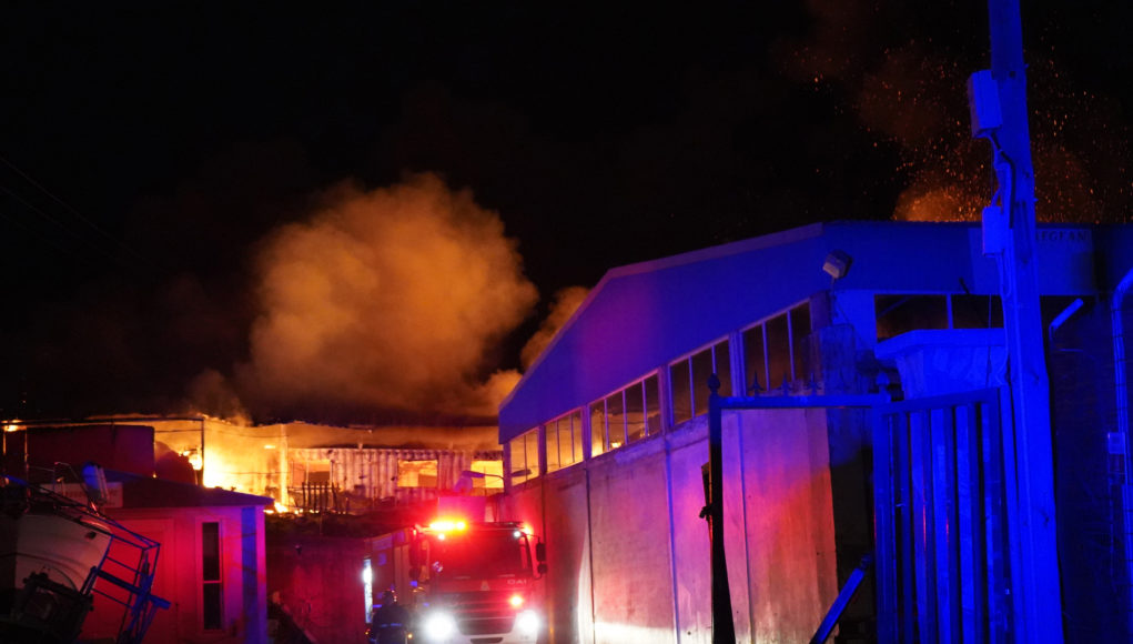 Εμπρησμός η φωτιά στο One Happy Family στη Λέσβο-Ταυτοποιήθηκαν τρεις δράστες
