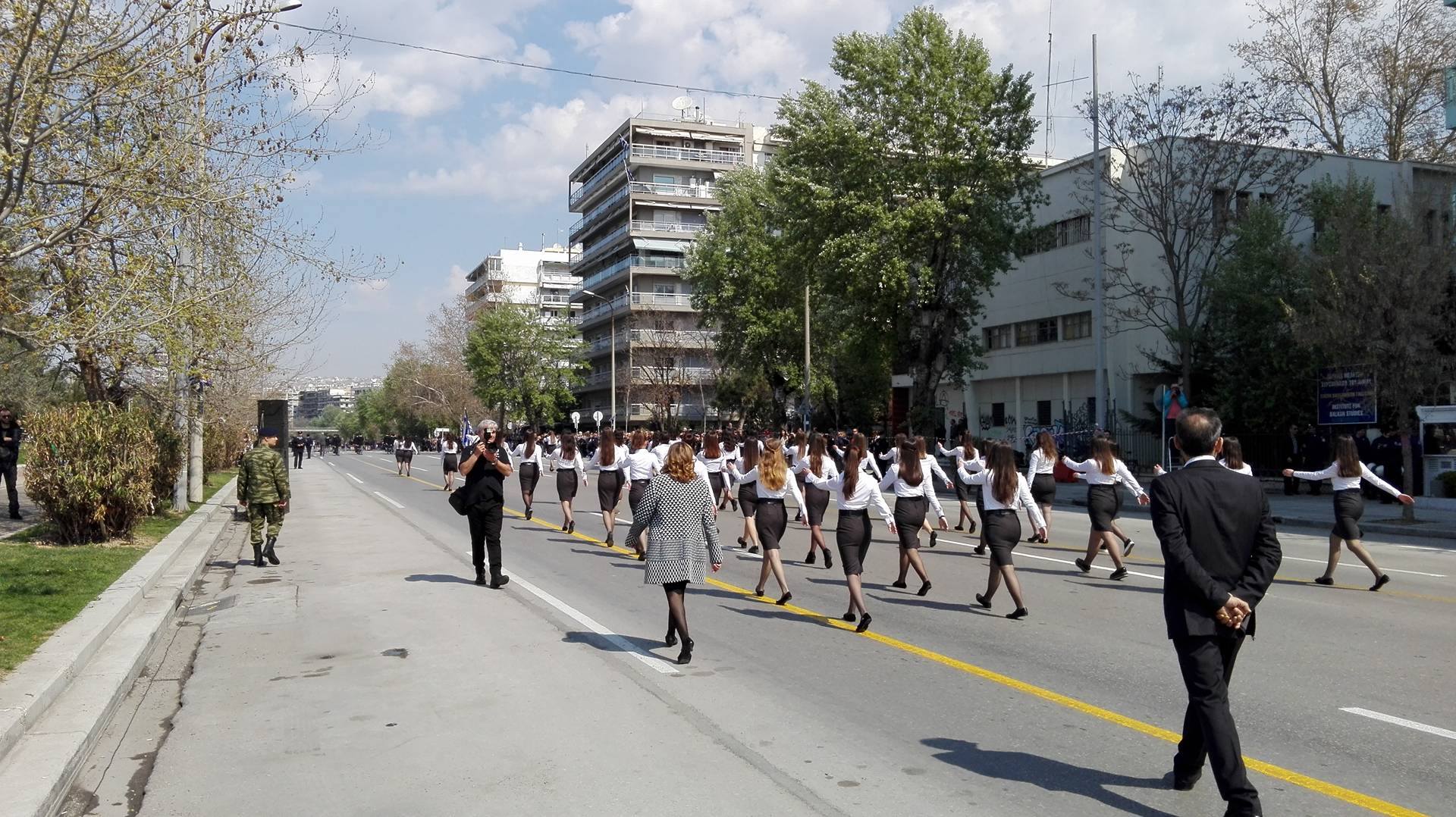 Άλλη μια μαθητική παρέλαση της 25ης Μαρτίου, που δεν καταργήθηκε