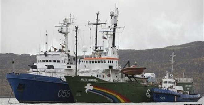 Σοβαρές κατηγορίες των ρωσικών αρχών για το πλοίο της Greenpeace
