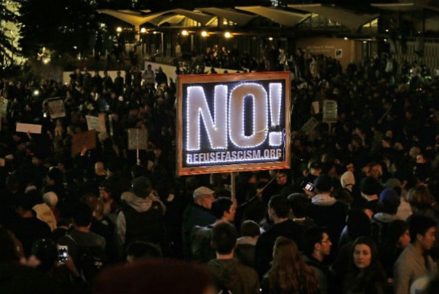 ΗΠΑ: Διαδηλωτές ακύρωσαν ομιλία ακροδεξιού στο Μπέρκλεϊ
