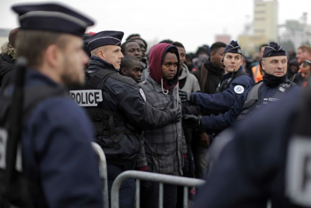 Ξεκίνησε η εκκένωση του προσφυγικού καταυλισμού Καλέ στην Γαλλία