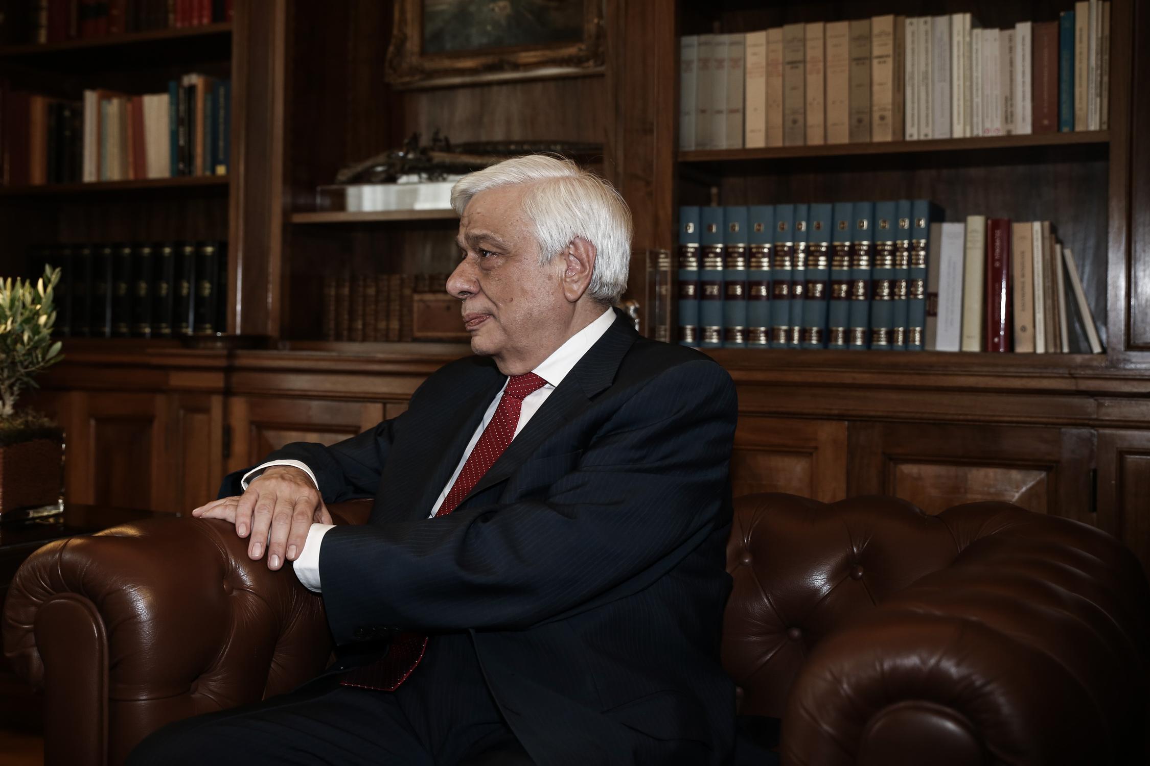 Πρ. Παυλόπουλος: Μάχη των δημοκρατικών δυνάμεων για παραμονή στην Ευρωζώνη