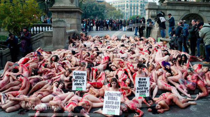 Ισπανία: Γυμνή διαμαρτυρία κατά του εμπορίου γούνας