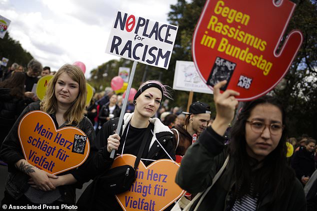 Χιλιάδες διαδηλωτές στο Βερολίνο κατά του ακροδεξιού AfD