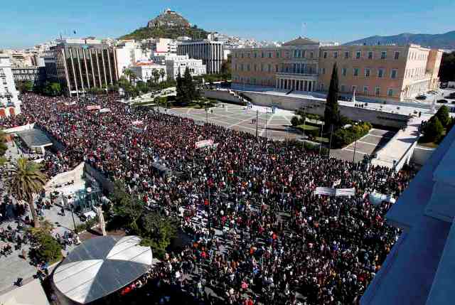 Στους δρόμους οι εργαζόμενοι κατά της διαθεσιμότητας- Απαγορεύει τις διαδηλώσεις η ΕΛ.ΑΣ