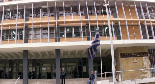 Διαμαρτυρία του Συντονισμού Συλλογικοτήτων Θεσσαλονίκης στο γραφείο του Εισαγγελέα Πρωτοδικών