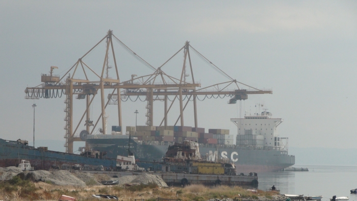 Αντιδράσεις για τη διαρροή τοξικών της Ελληνικός Χρυσός στο λιμάνι. Αναπάντητα παραμένουν τα ερωτήματα