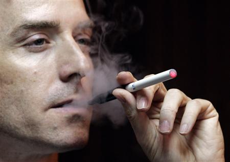 Η Κομισιόν στηρίζει τη γαλλική ιδέα για απαγόρευση καπνίσματος στις ταινίες