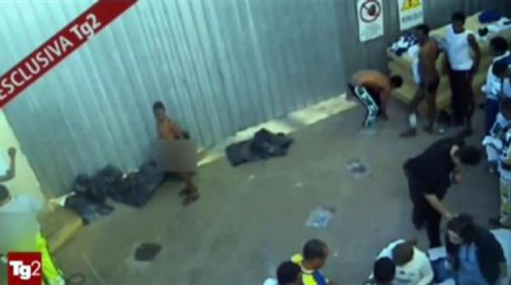 Καρατομήθηκαν οι διοικητές του κέντρου κράτησης της Λαμπεντούζα