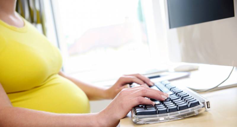 Απειλές εργοδότη σε έγκυο γυναίκα: να ρίξει το παιδί ή να παραιτηθεί!