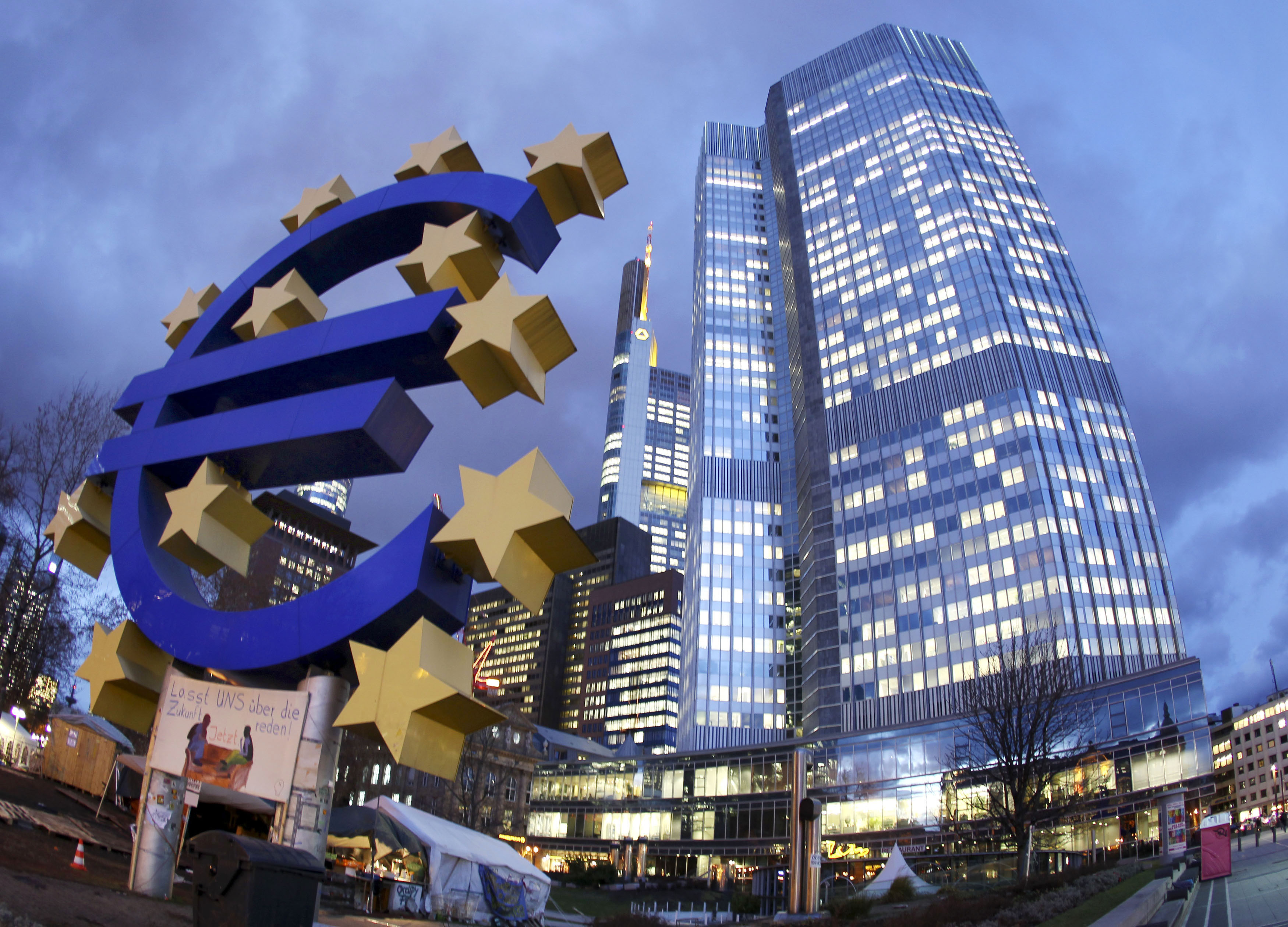 Εξάμηνη παράταση του προγράμματος εξετάζει η Ευρωζώνη