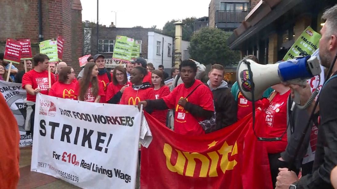 Εργαζόμενοι στα βρετανικά McDonalds απεργούν για πρώτη φορά