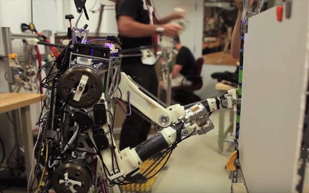 «Ερμής»: Ρομπότ με ανθρώπινα αντανακλαστικά από το ΜΙΤ