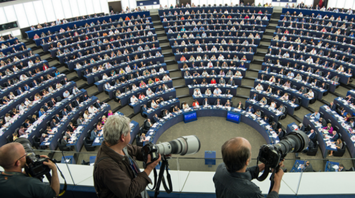 Καταγγελία του ΚΚΕ για τις προκλήσεις των χρυσαυγιτών στο Ευρωκοινοβούλιο