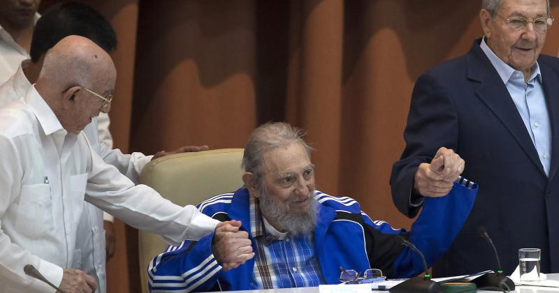 Ο Φιντέλ Κάστρο αποχαιρέτησε το Κομμουνιστικό Κόμμα Κούβας