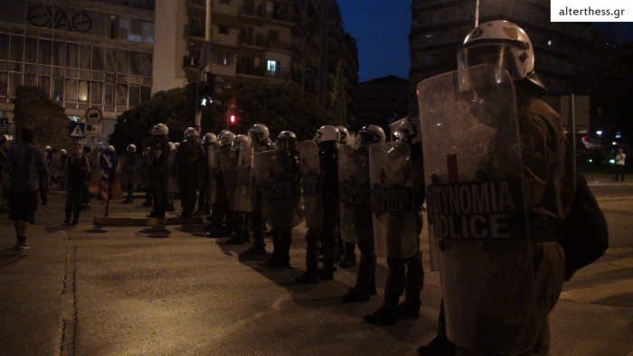 «Νόμιμες» συλλήψεις/προσαγωγές ΑΘΩΩΝ ΝΕΑΡΩΝ πολιτών στη Λάρισα, την ημέρα γιορτασμού της εξέγερσης του Πολυτεχνείου