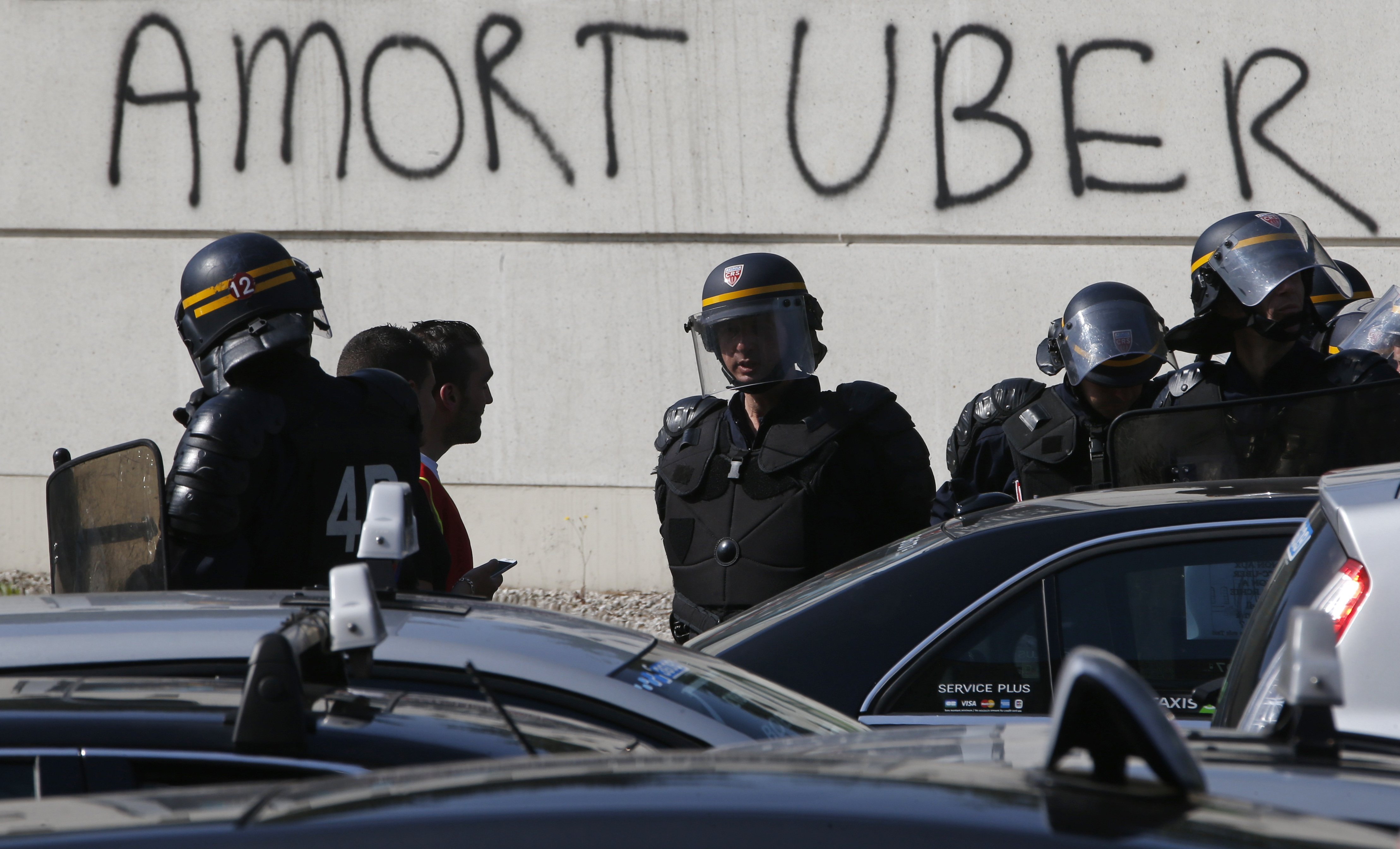 Γαλλία: Σε κλοιό κινητοποιήσεων – Συγκρούσεις οδηγών με την αστυνομία
