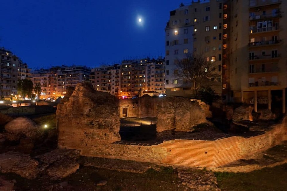 Πολίτες της Θεσσαλονίκης «τρολάρουν» την κυβέρνηση και ζητούν την απόσπαση του Γαλεριανού ανακτόρου