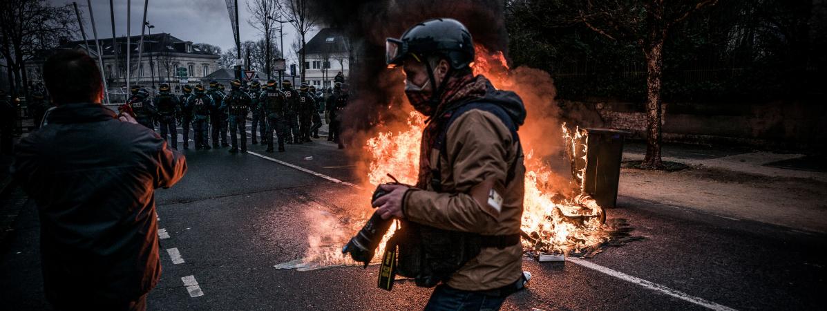 350 Γάλλοι δημοσιογράφοι καταγγέλλουν την αστυνομική βία