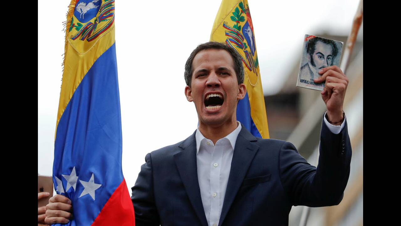 Η κυβέρνηση αναγνώρισε τον Γκουαϊδό ως μεταβατικό πρόεδρο της Βενεζουέλας