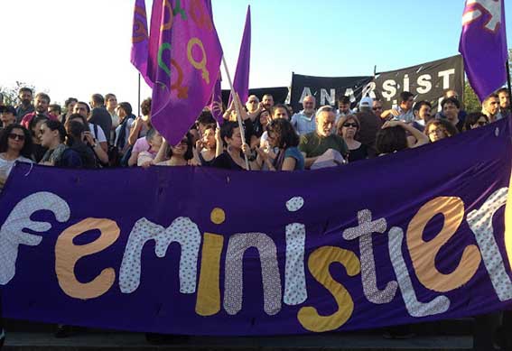 Τουρκία: Το καθεστώς στοχοποιεί και το γυναικείο κίνημα