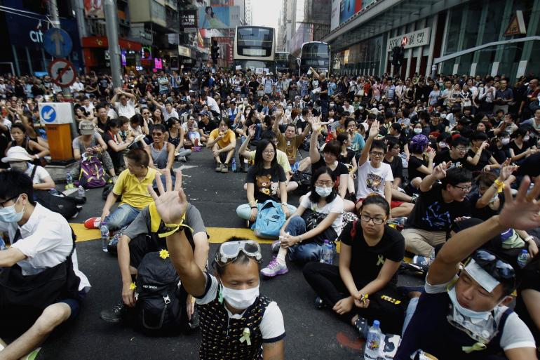 Χονγκ Κονγκ: Η αστυνομία έκανε χρήση δακρυγόνων για να διαλύσει τους διαδηλωτές