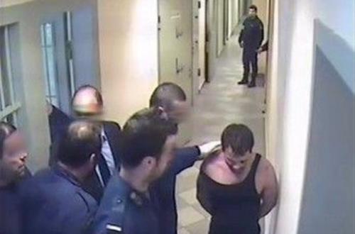 Αναβολή στη δίκη των σωφρονιστικών για το βασανισμό του Ιλία Καρέλι