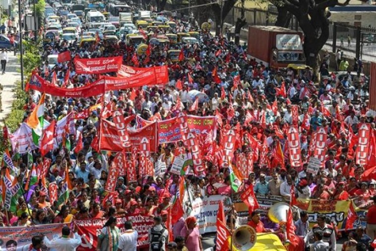 Απεργία και διαδηλώσεις στην Ινδία με περίπου 250 εκατ. συμμετέχοντες