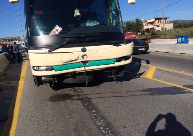 Κρατείται ο οδηγός της νταλίκας που ενεπλάκη στο τροχαίο με το λεωφορείο του ΚΤΕΛ