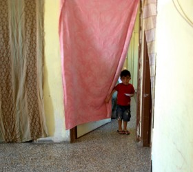 Άθλιες συνθήκες στο Κέντρο Προσφύγων στο Λαύριο
