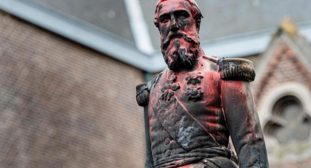 Βέλγιο: Αποκαθηλώθηκε το άγαλμα του Βασιλιά Λεοπόλδου του II μετά από τις κινητοποιήσεις διαδηλωτών κατά του ρατσισμού