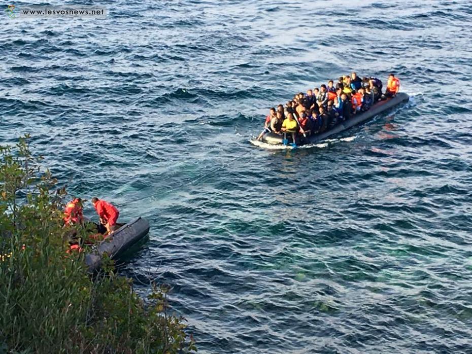 Εν πλω επίθεση ακροδεξιών σε πρόσφυγες στη Λέσβο