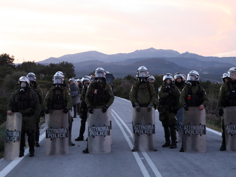 Αναχώρησαν τα ΜΑΤ από Λέσβο- Ξυλοδαρμοί χθες βράδυ στη Χίο