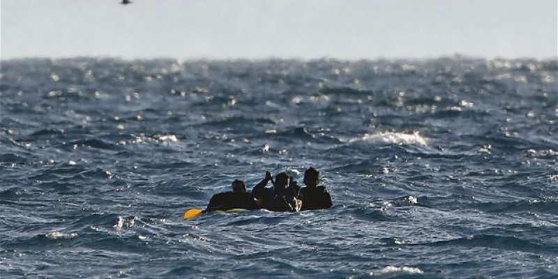 Ετοιμάζουν πλωτό φράγμα κατά προσφύγων στο Αιγαίο