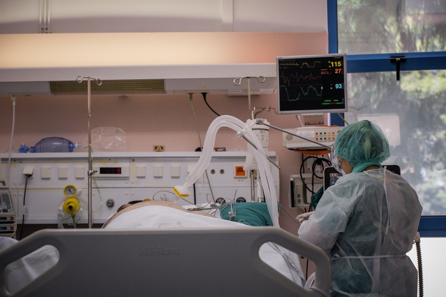 Σε ασφυξία τα νοσοκομεία της Θεσσαλονίκης- Κλινικές για άλλες παθήσεις καταλαμβάνονται για τον Covid