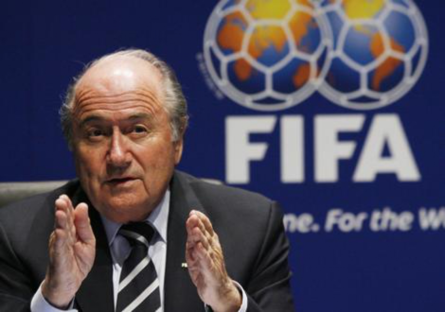 Το Ευρωπαϊκό Κοινοβούλιο καλεί τη FIFA να αντικαταστήσει αμέσως τον Μπλάτερ