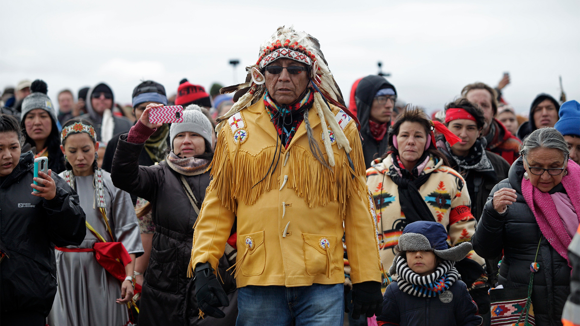 Οι Ινδιάνοι νίκησαν τους μεγιστάνες του πετρελαίου – Σταματάει ο αγωγός στο Standing Rock