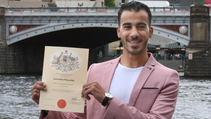 Ο πρόσφυγας-ποδοσφαιριστής Χακίμ Αλ Αραϊμπί έλαβε την αυστραλιανή ιθαγένεια