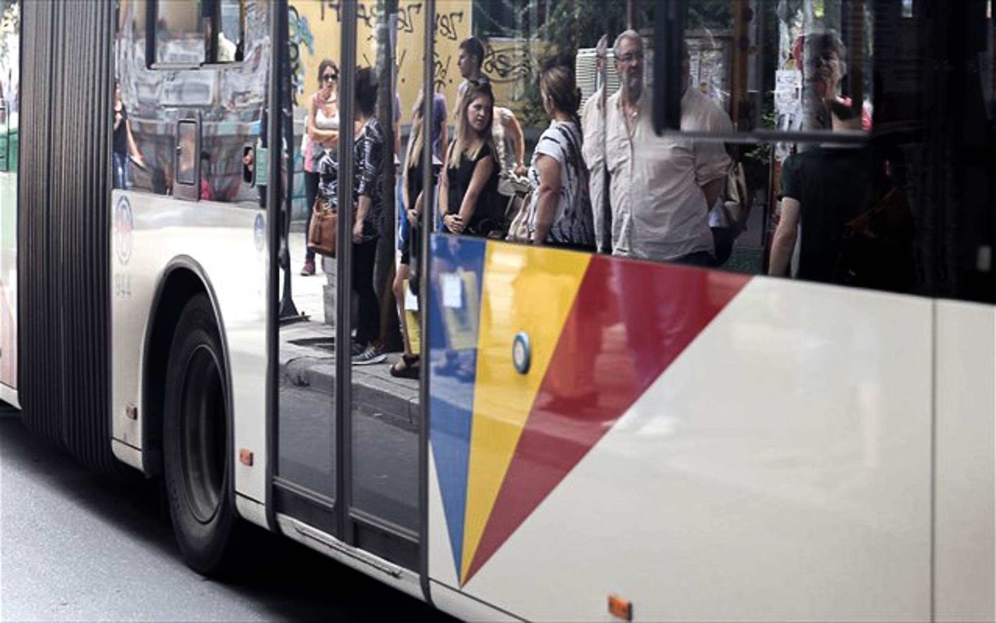 Ο ρατσισμός κάνει βόλτα με τα λεωφορεία του ΟΑΣΘ