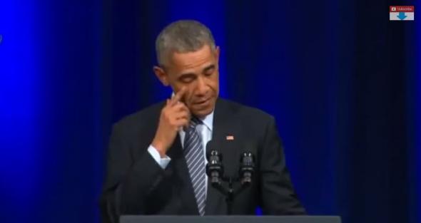 Δάκρυσε ο Ομπάμα πλέκοντας το εγκώμιο του απερχόμενου υπουργού Δικαιοσύνης