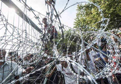 Ψήφισμα-όνειδος για προστασία της Ουγγαρίας «με κάθε μέσο» από τους πρόσφυγες