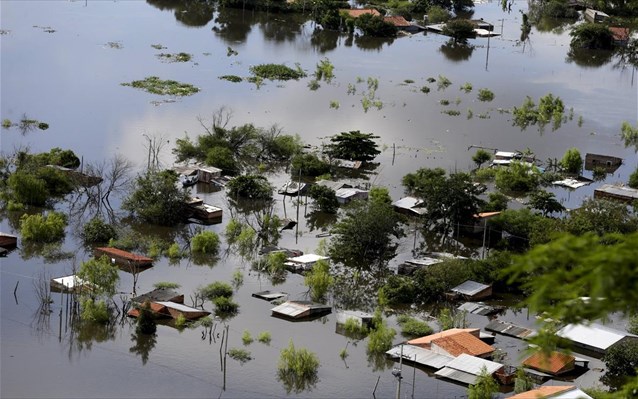 Περισσότεροι από 100.000 κάτοικοι εγκατέλειψαν τα σπίτια τους λόγω πλημμυρών στη Λατινική Αμερική
