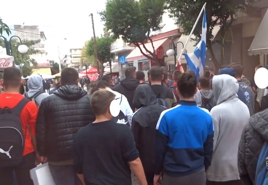 Θλίψη: Ξενοφοβική πορεία μαθητών στα Γιαννιτσά ενάντια στους πρόσφυγες