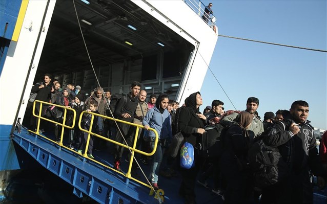 1550 πρόσφυγες έφτασαν στο λιμάνι του Πειραιά