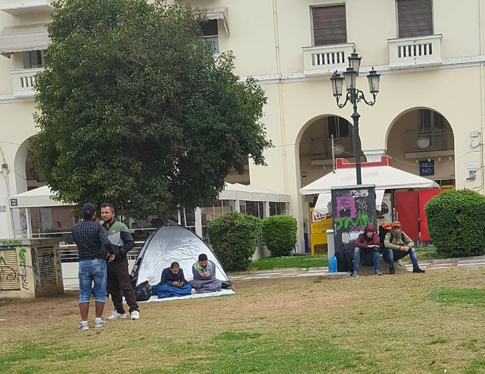 Συγκέντρωση προσφύγων στην πλατεία Αριστοτέλους